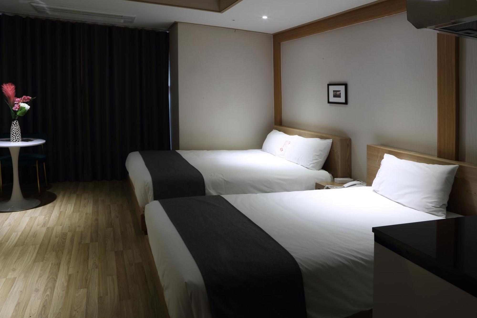 Incheon The Hotel Yeongjong Extérieur photo