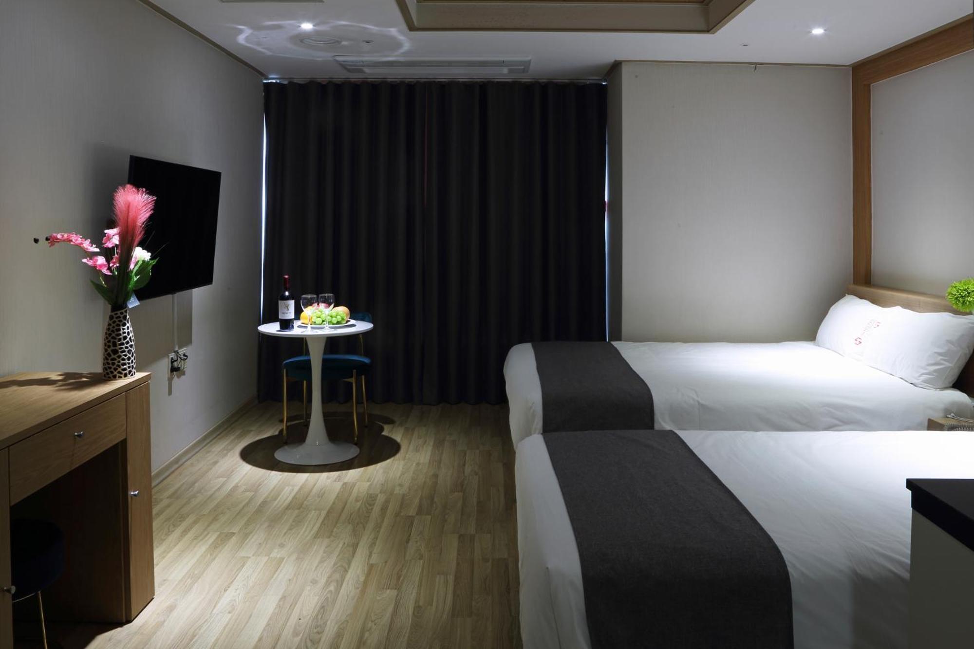 Incheon The Hotel Yeongjong Extérieur photo
