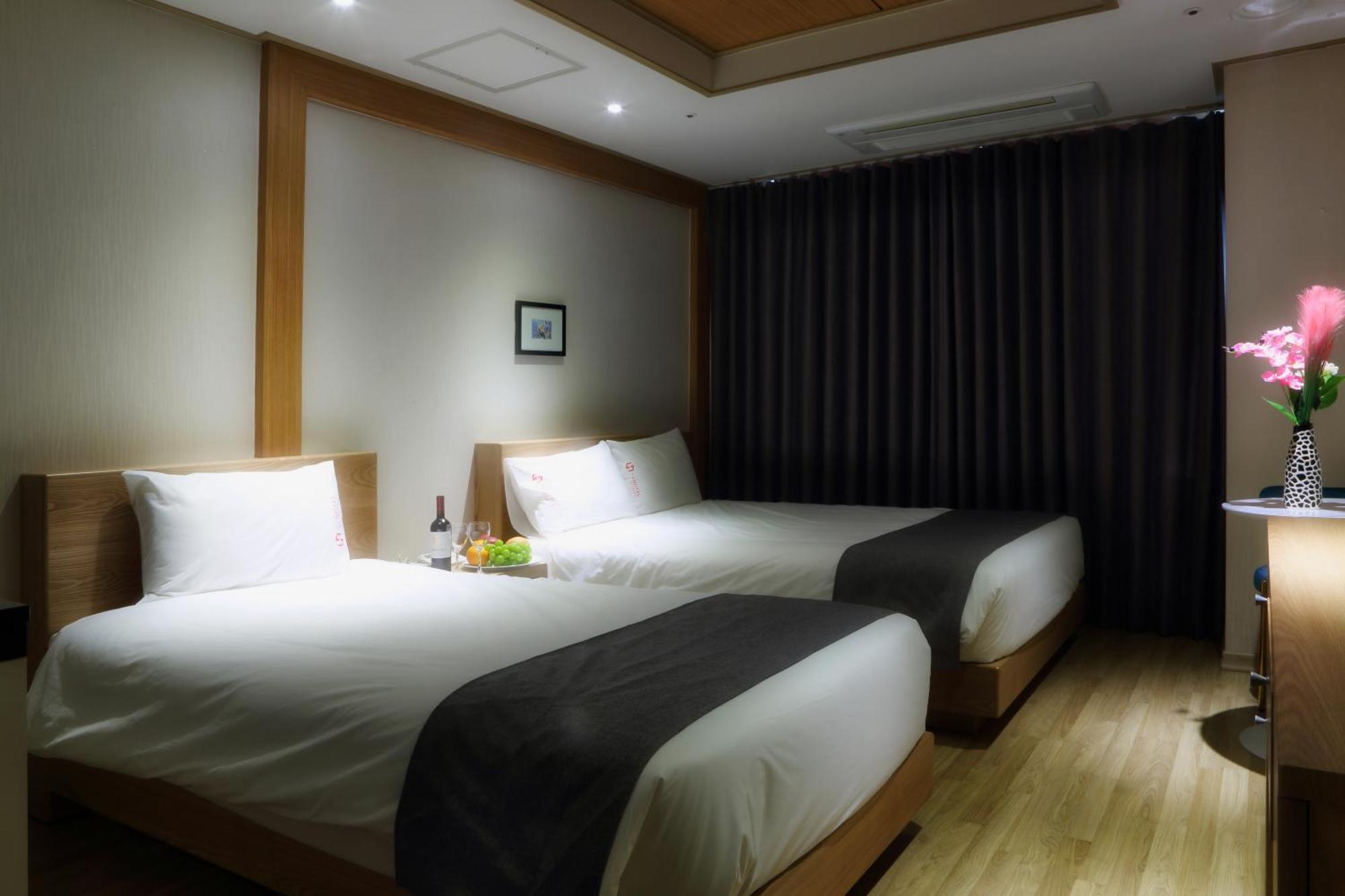 Incheon The Hotel Yeongjong Extérieur photo