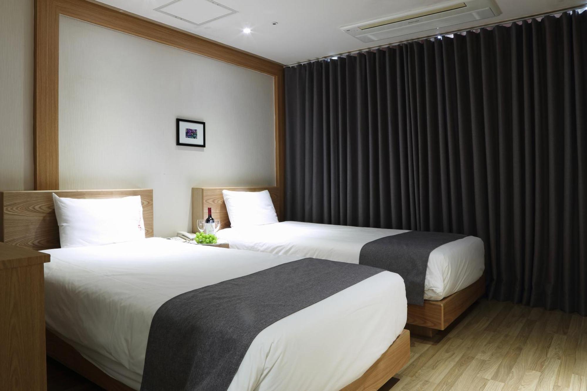 Incheon The Hotel Yeongjong Extérieur photo