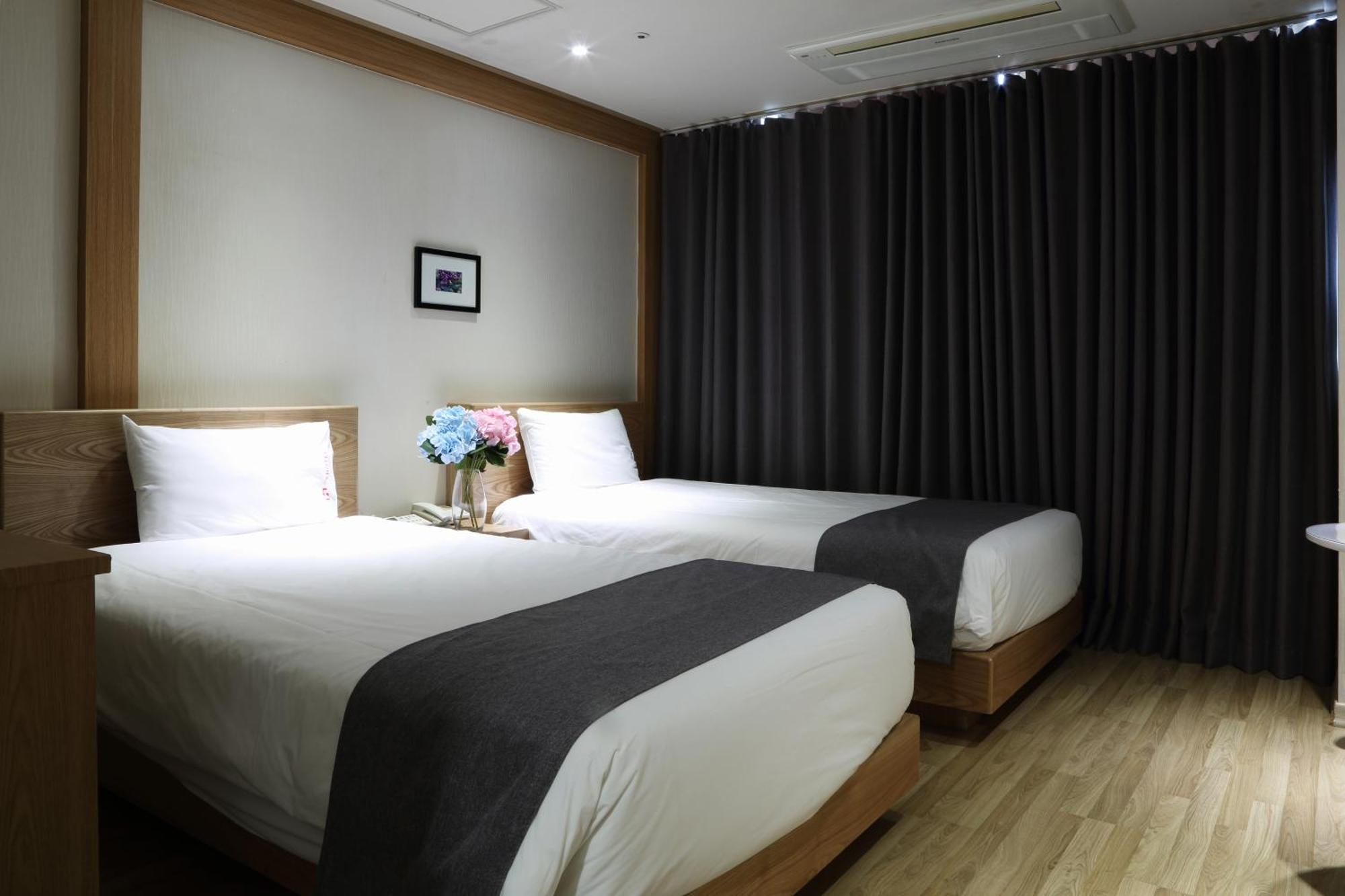 Incheon The Hotel Yeongjong Extérieur photo